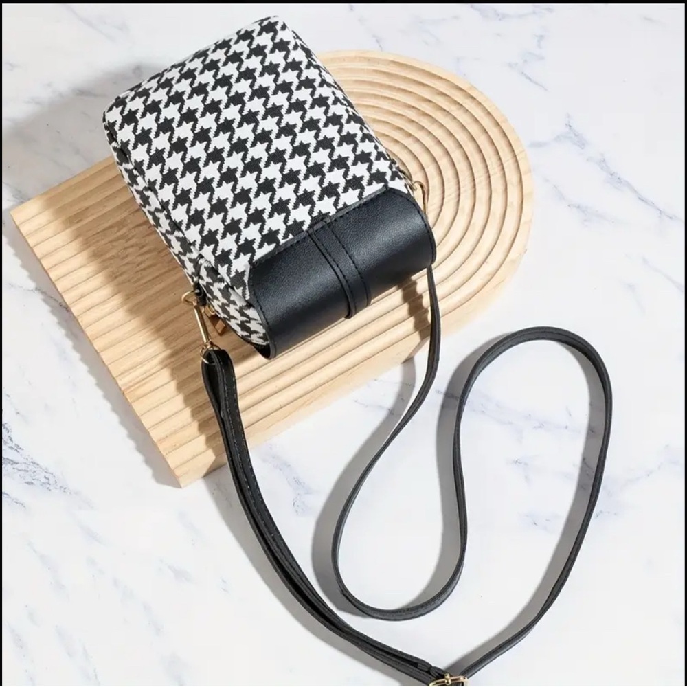Stylish Black and White Houndstooth Women's mini bag - Picture 3 of 6
